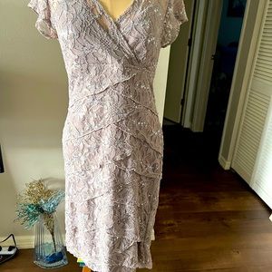 Size 6 Scarlett Nite dress. Very comfortable! Wore once to my sons wedding